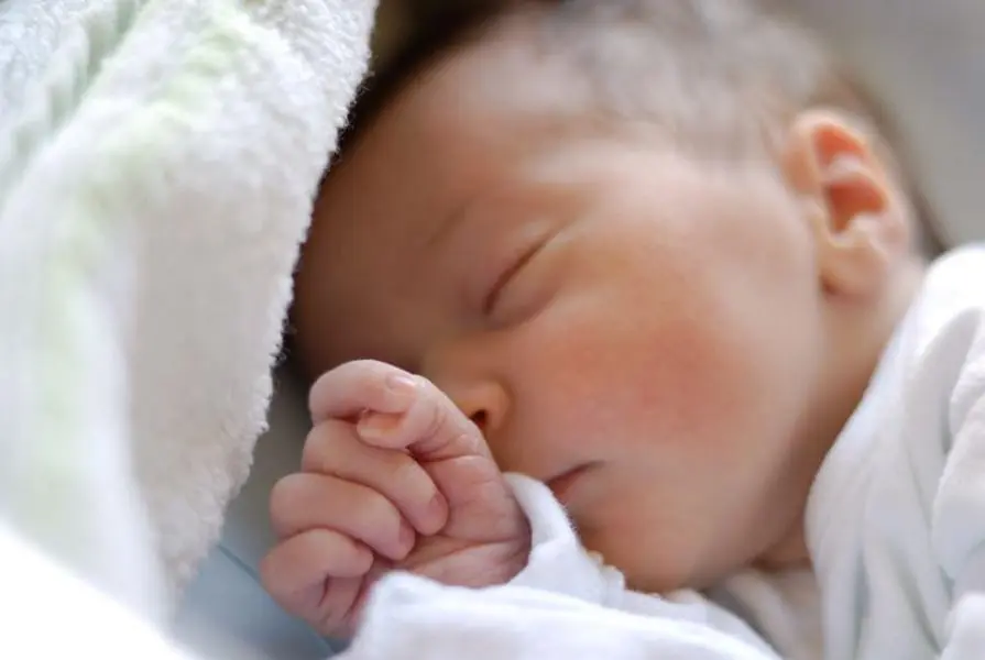 cesarea niños inteligentes - Cómo afecta emocionalmente un parto por cesárea