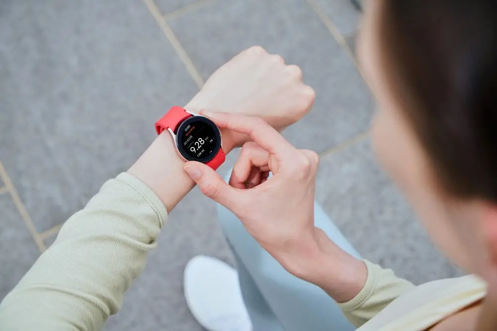 como se utilizar las pulsera inteligentes samsung - Cómo prender un reloj digital Samsung