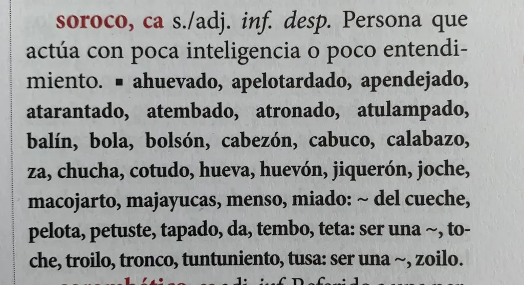 persona que actúa con poca inteligencia - Cómo se llama a alguien con poca inteligencia