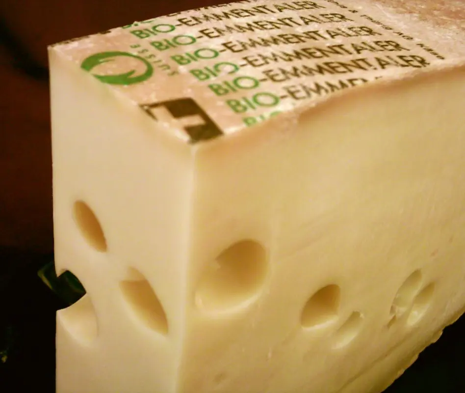 gente inteligente come queso - Cómo se llama el queso que tiene muchos agujeros