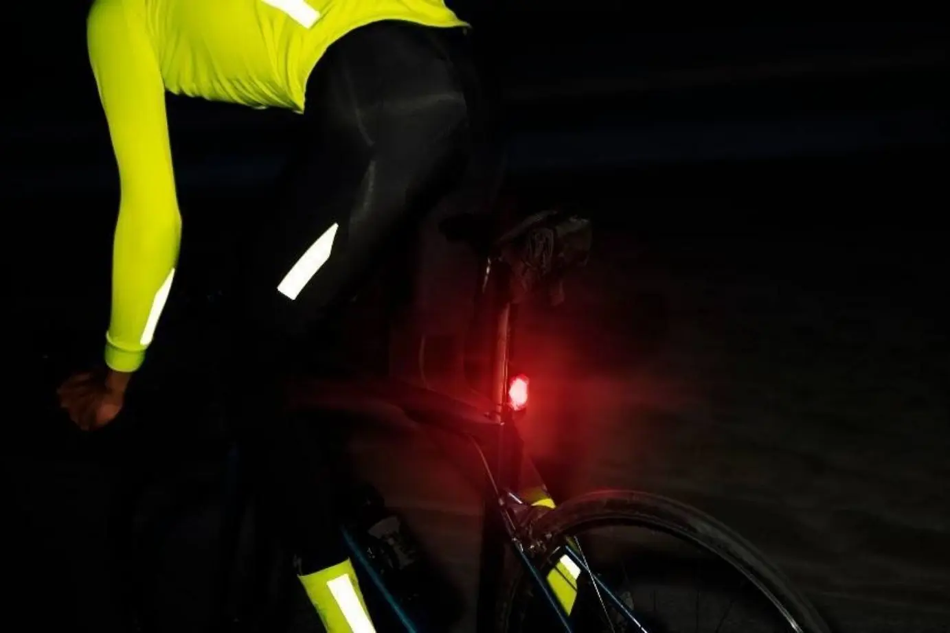 luz trasera inteligente automática para bicicleta - Cómo se pone la luz trasera de una bicicleta