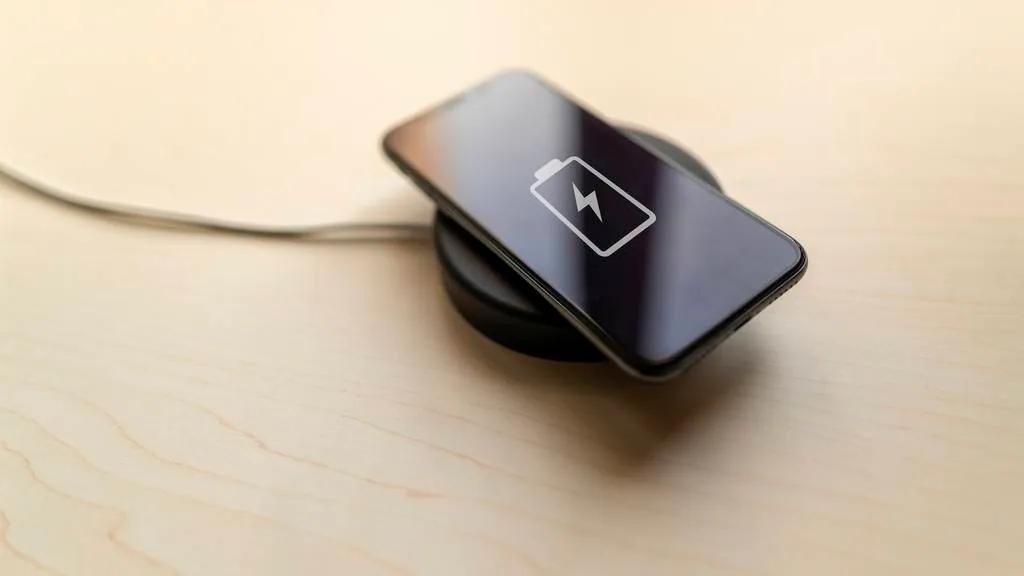 cargar el teléfono inteligente usando lata coca cola y limón - Cómo se puede cargar un celular sin cargador