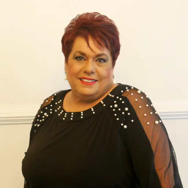 radio inteligente simplemente adriana - Cuál es la estación de Simplemente Adriana