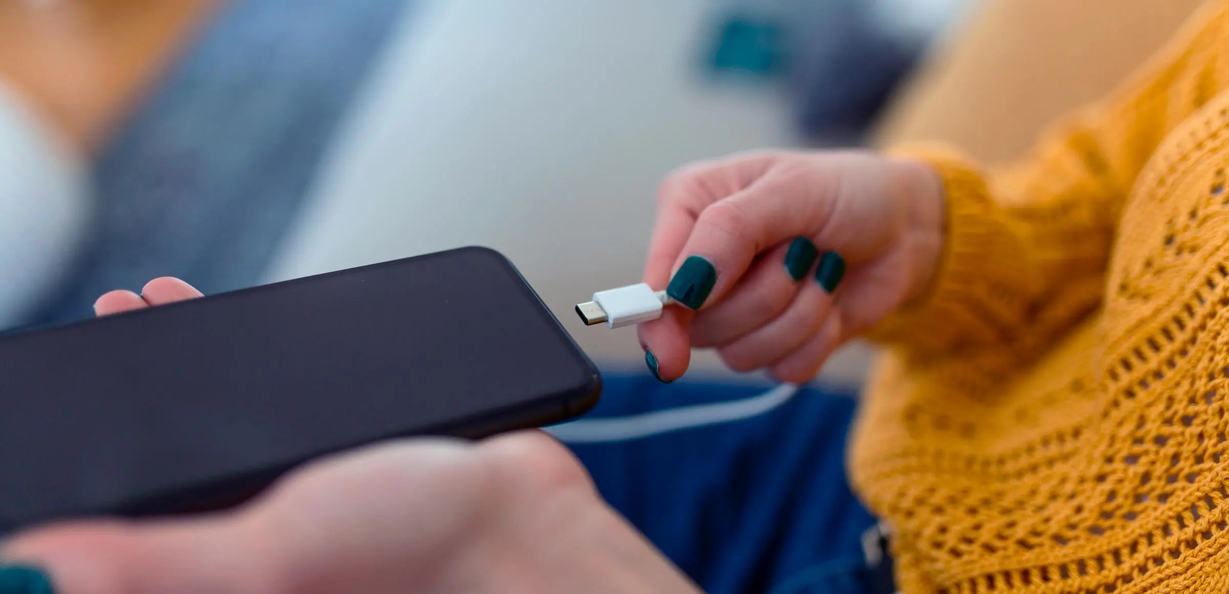 cargar el teléfono inteligente usando lata coca cola y limón - Cuál es la mejor forma de cargar el celular