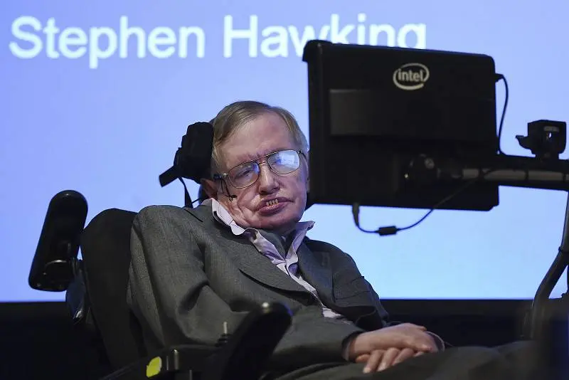 hombre inteligente silla de ruedas - Cuál es la teoría de Stephen Hawking