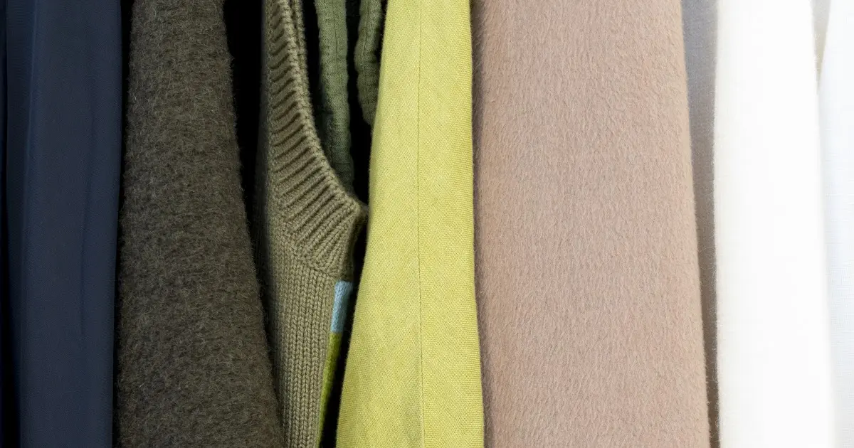 colores calido para armario inteligente mujer - Cuántos colores debe tener un armario cápsula