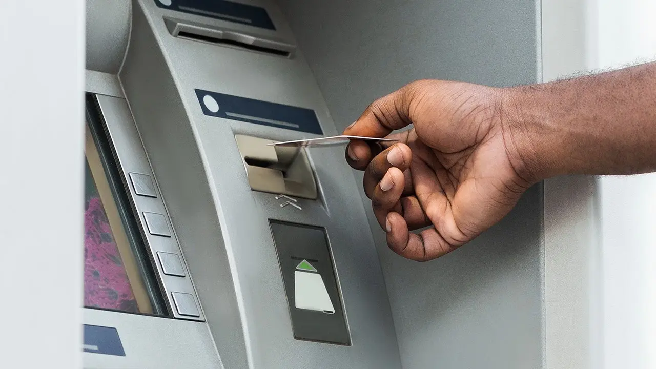 banco macro cajeros inteligentes horario bariloche - Los cajeros automáticos están fuera del banco