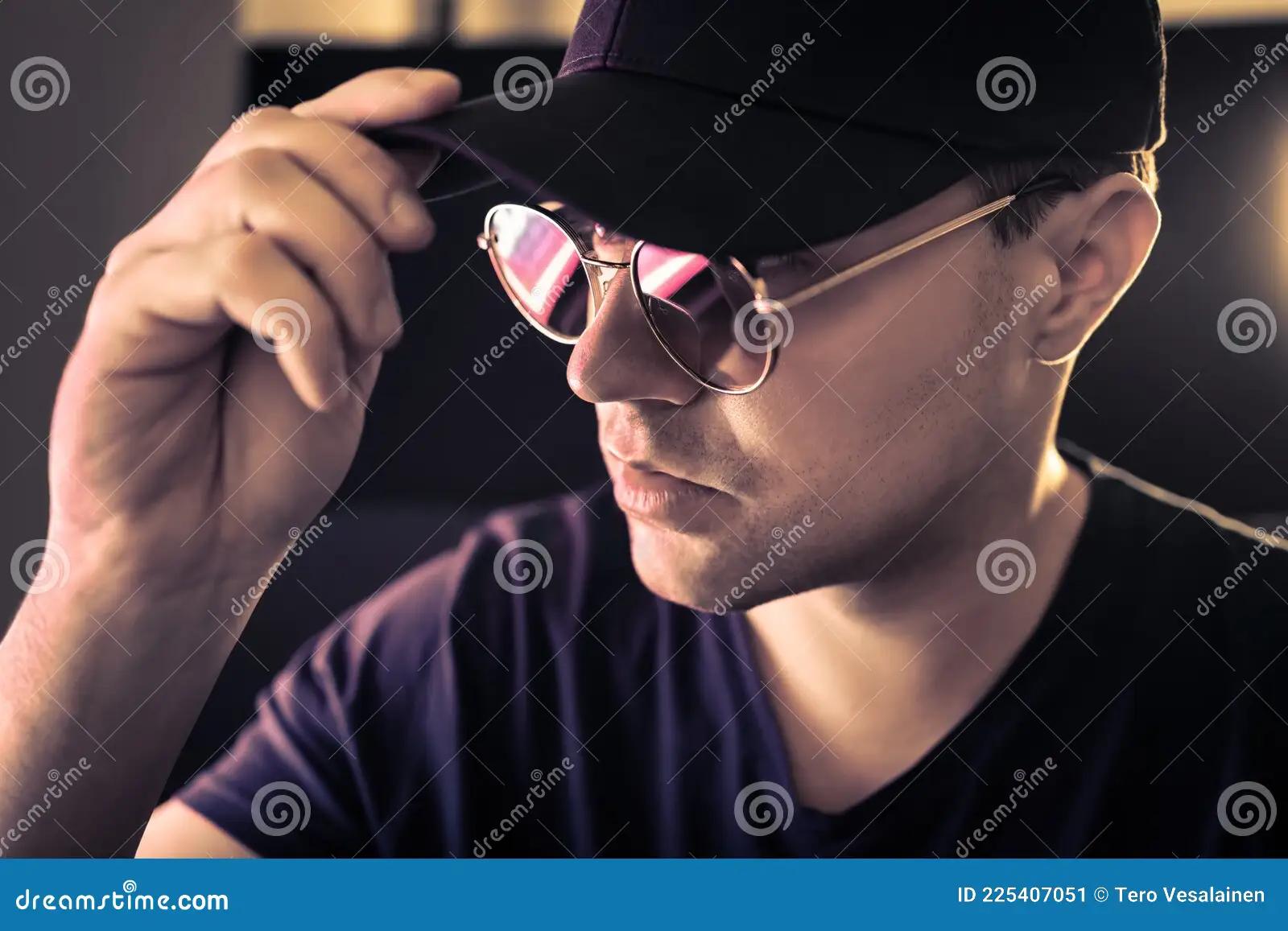 agente de inteligencia de la cia con anteojos - Pueden los agentes del Servicio Secreto usar gafas
