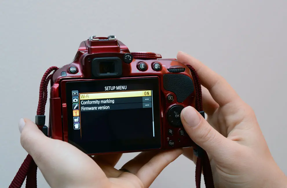 como pasar fotos a dispositivo inteligente d5300 - Puedes conectar la Nikon d5300 al teléfono