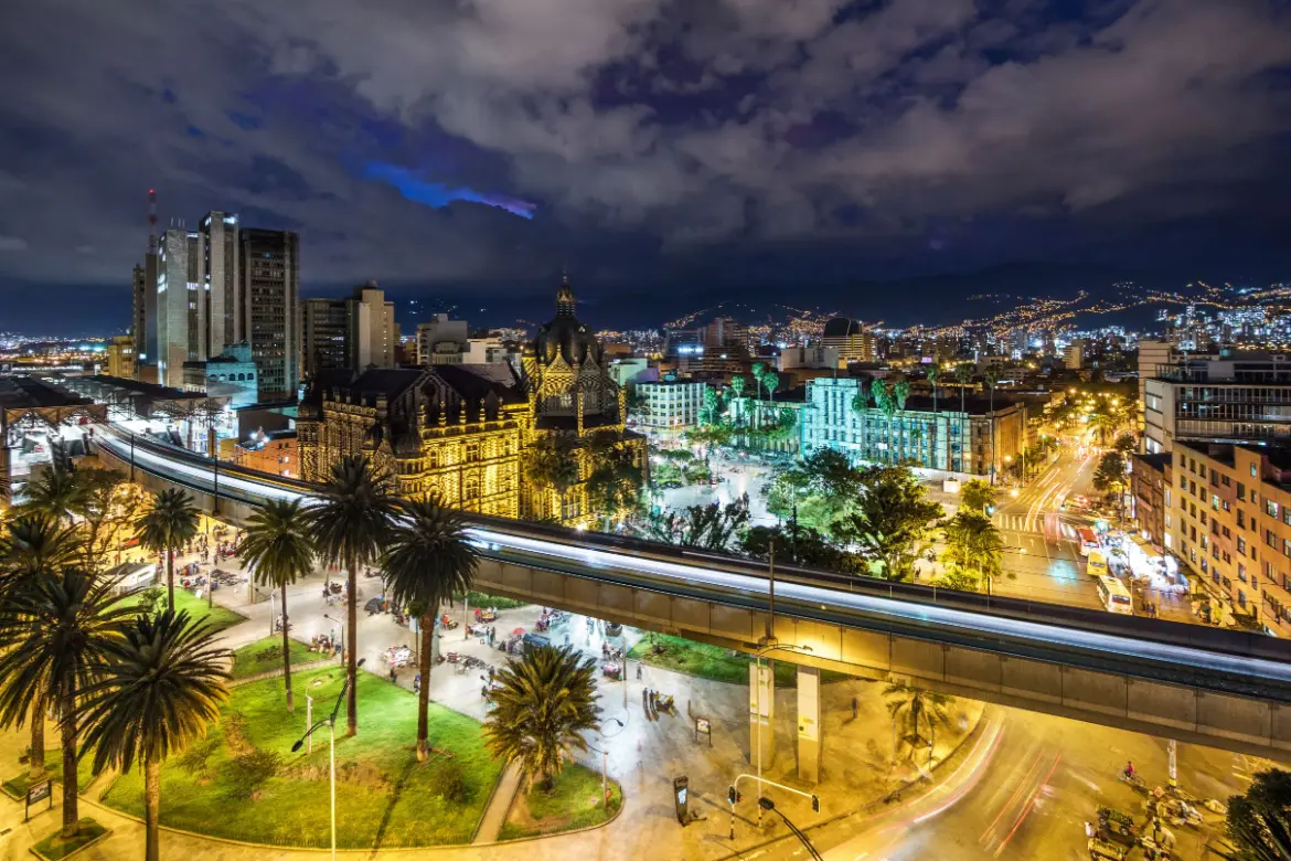 bogota y medellin ciudades inteligentes - Qué ciudad es mejor Medellín o Bogotá