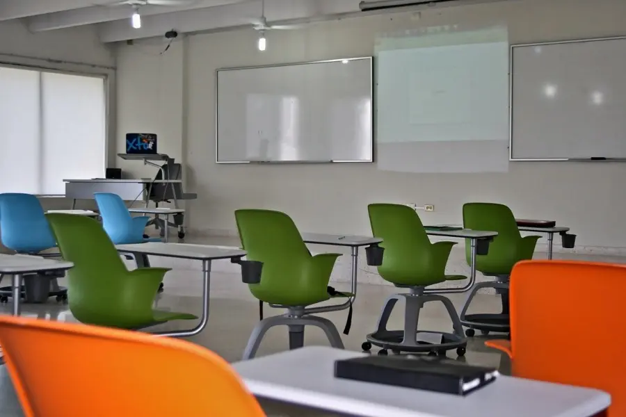 aulas decoradas de manera inteligente - Qué debe haber en un aula de clases