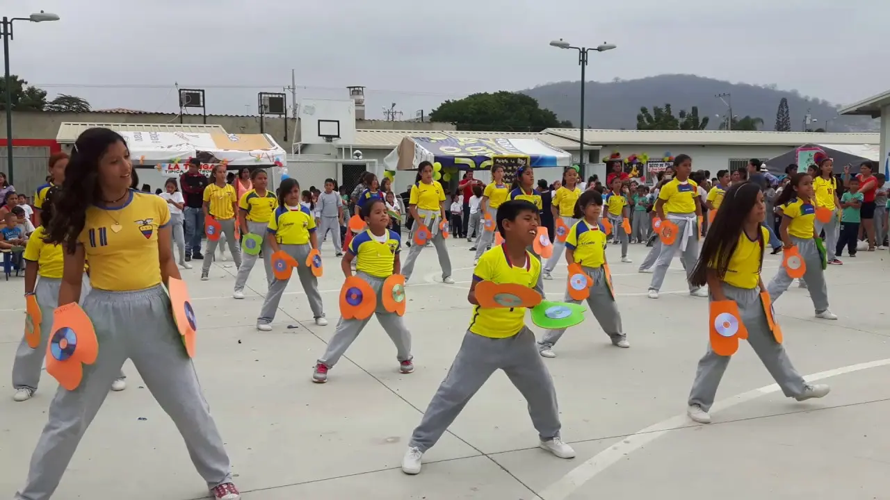 Gimnasia rítmica con aros: una disciplina que combina arte y destreza - Qué es la gimnasia rítmica con aro ritmica motriz inteligente con aros - Qué es la gimnasia rítmica con aro