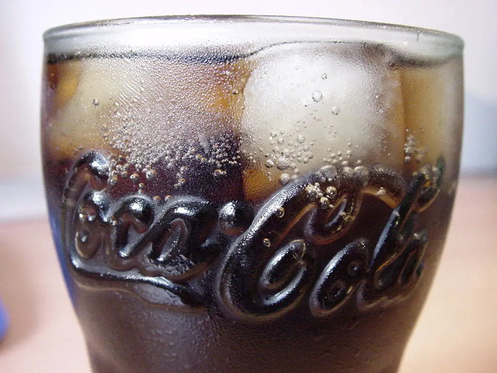 coca cola reveló su ingrediente secreto la inteligencia artificial - Que le echan a la Coca-Cola