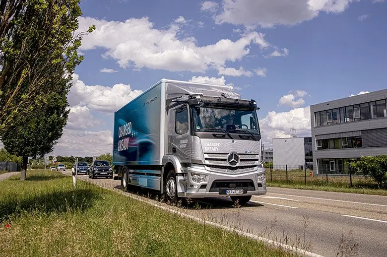 camiones inteligentes nueva tecnologia - Qué marca son los camiones de pasajeros