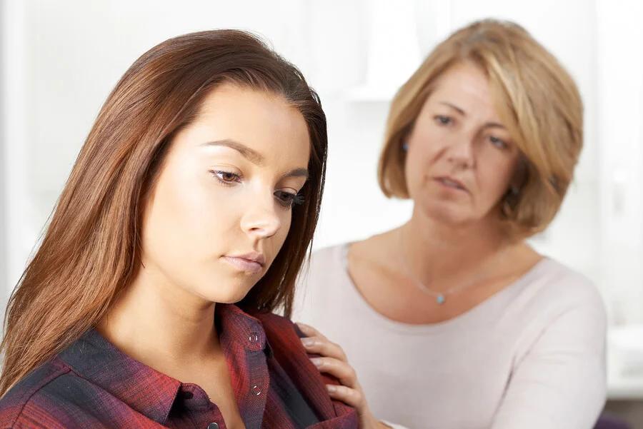 adolescentes rechazando a estudiante inteligente - Qué ocurre cuando los adolescentes no se aceptan a sí mismos