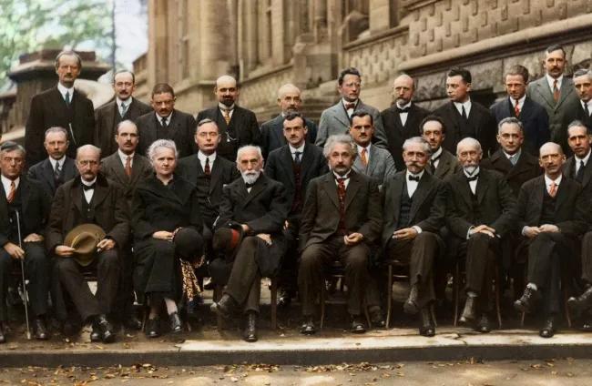 la foto más inteligente del mundo - Qué tema se trató en la Conferencia Solvay en 1933