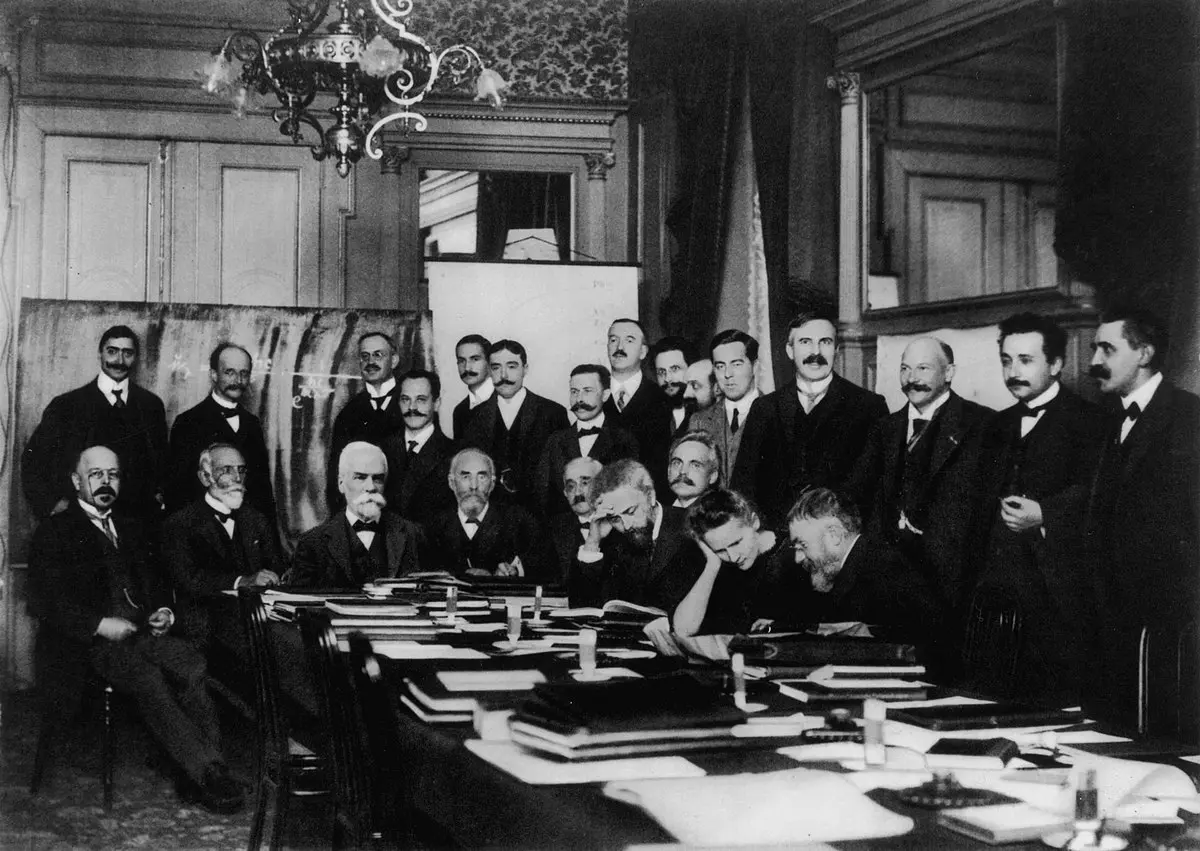 la foto mas inteligente de la historia - Quién aparece en la foto de la conferencia Solvay