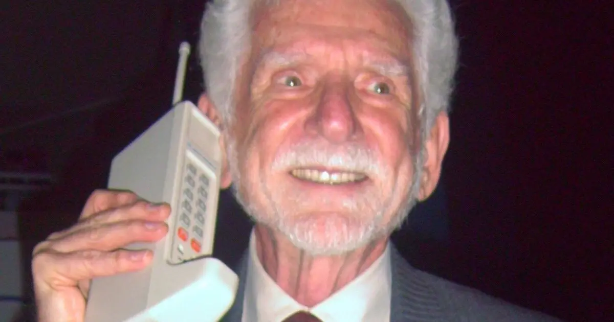 quien invento el telefono celular inteligente - Quién fue Martin Cooper
