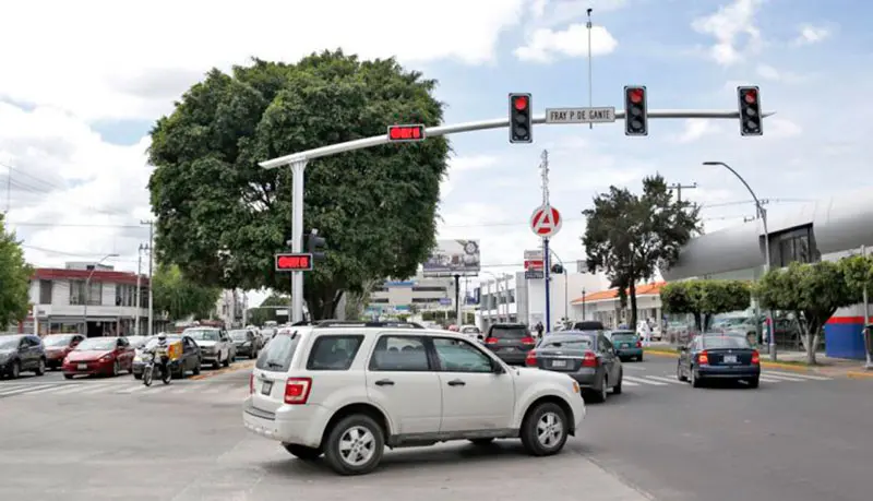 semaforos inteligentes queretaro - Quién monitorea los semaforos